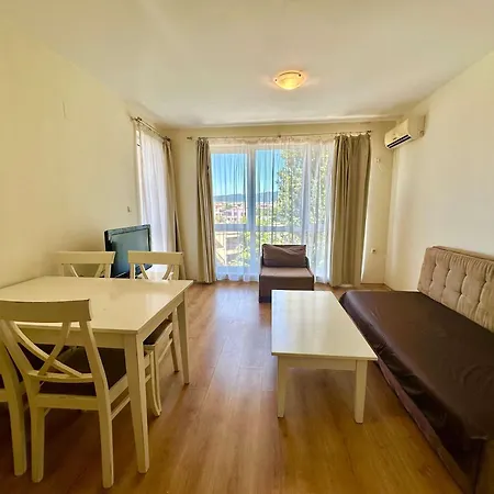 Apartmán Cozy 1bd In Flores Park By Menada Sluneční pobřeží