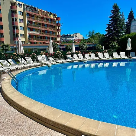 Апартамент Cozy 1bd In Flores Park By Menada Слънчев бряг